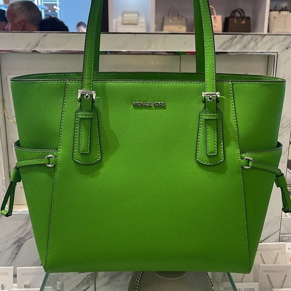 Michael Kors Voyager Large Saffiano Leather Tote Bag
Jungle Green 
NWT - Picture 7 of 16